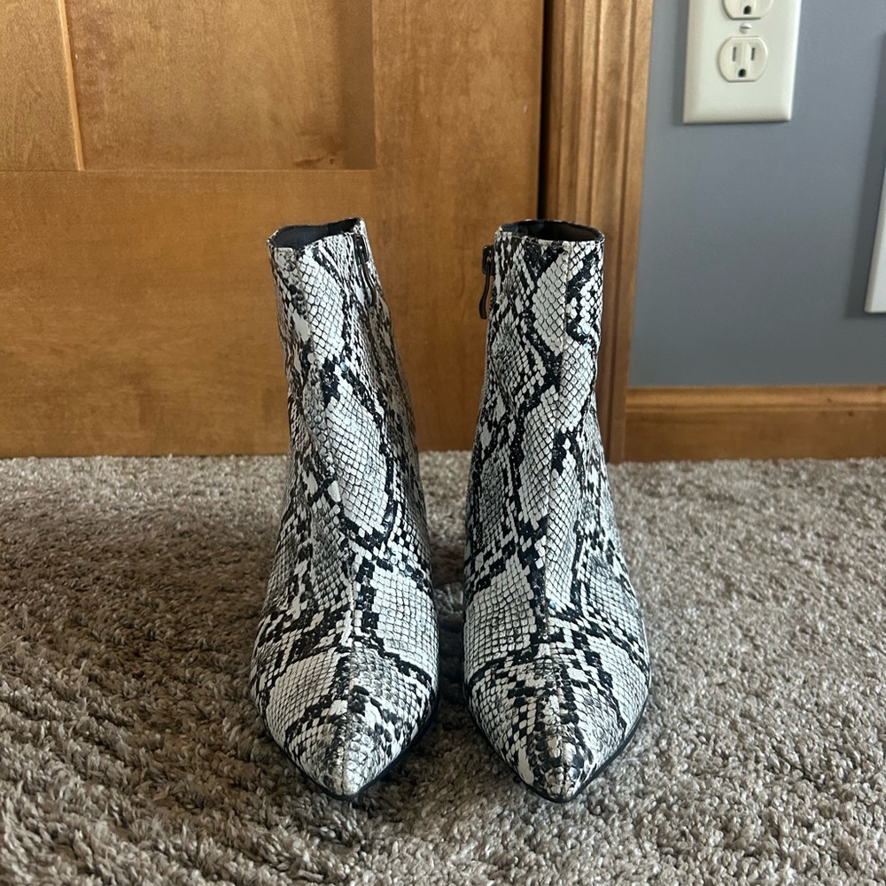Point Toe Boot - Picture 2 of 4